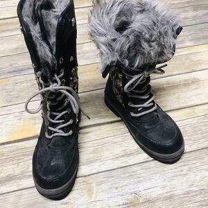 Adorable Justice snow boots w/ fur and sequins! Size 3